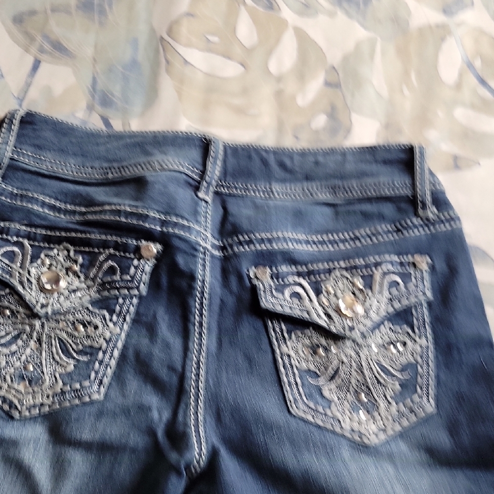 Apt. 9 Women's Flare Jeans in Blue with Embellished Pockets. - Picture 5 of 11